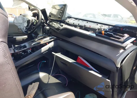 2021 Toyota Sienna Le z USA, uszkodzony, nr VIN 5TDKRKEC2MS035767